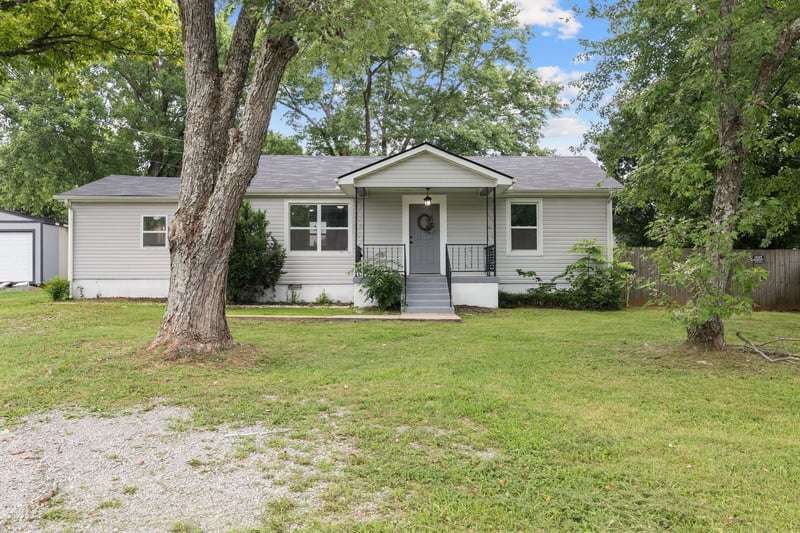 544 Stones River Rd, La Vergne, TN 37086
