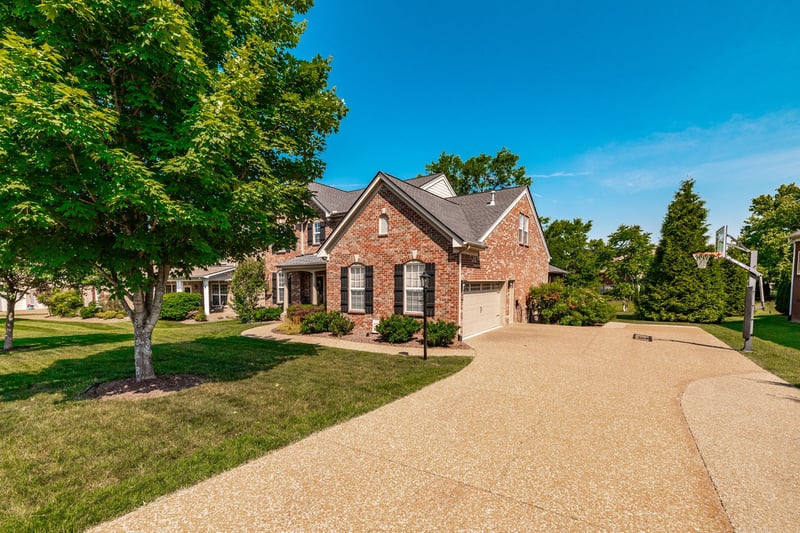 1077 Avery Trace Cir, Hendersonville, TN 37075