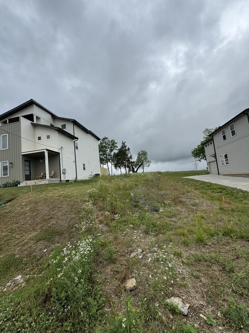1527 E Stewarts Ln, Nashville, TN 37218