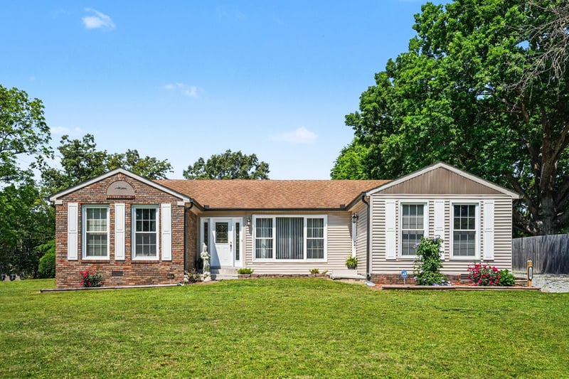 120 Slater St, White Bluff, TN 37187