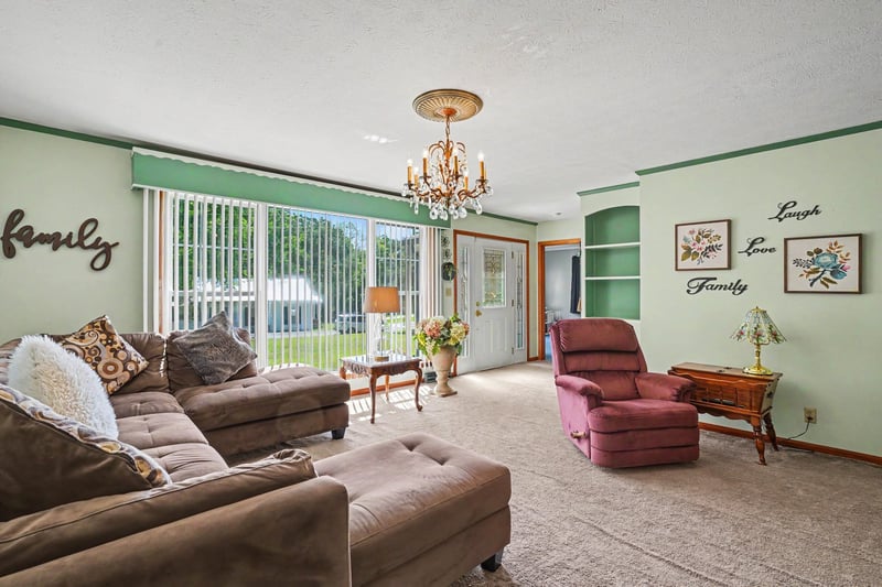 120 Slater St, White Bluff, TN 37187