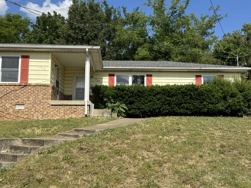 706 Linden Green Dr, Hermitage, TN 37076