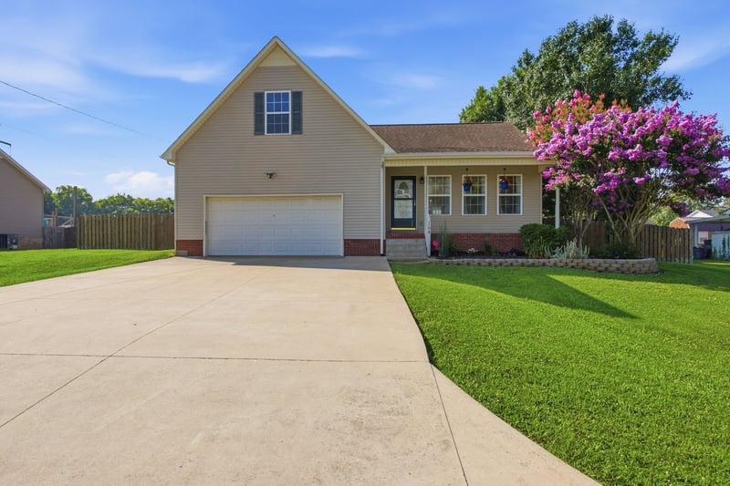 104 Creekview Dr, Columbia, TN 38401