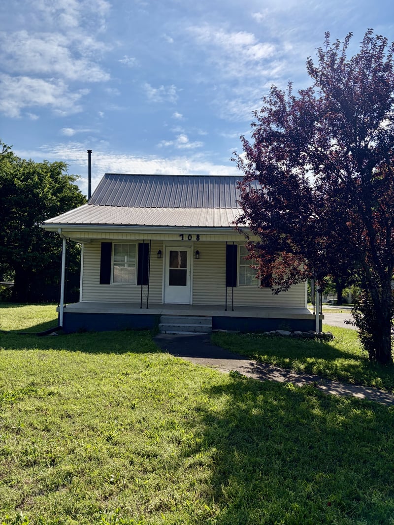 708 Westover Dr, Columbia, TN 38401