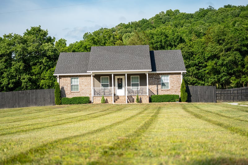 494 Rogues Fork Rd, Bethpage, TN 37022