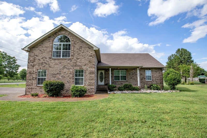 443 Clearview Rd, Cottontown, TN 37048