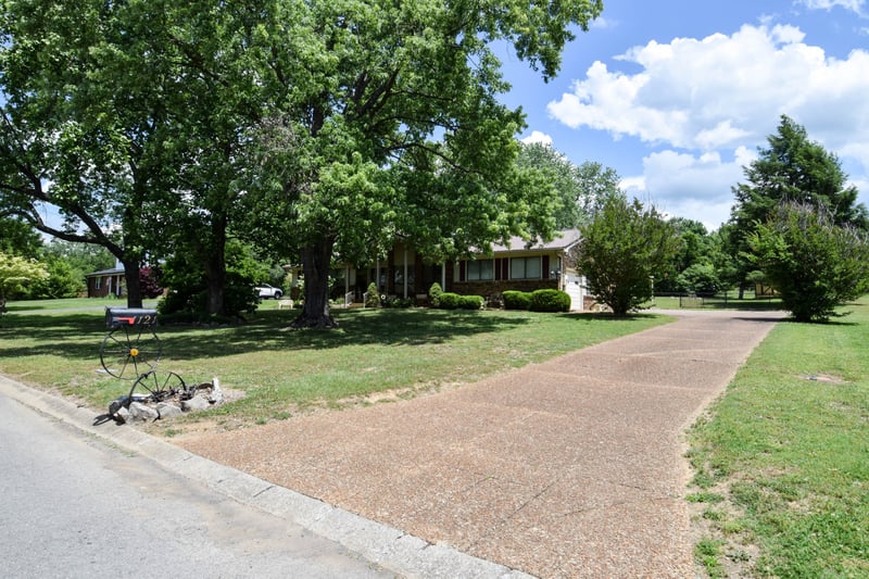 1121 Woodvale Dr, Gallatin, TN 37066