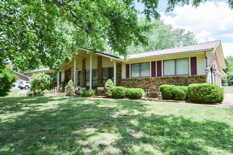 1121 Woodvale Dr, Gallatin, TN 37066