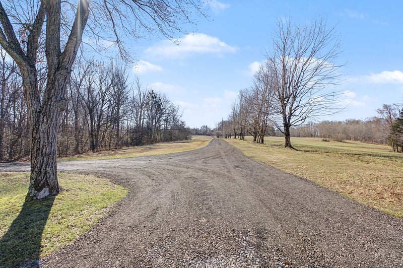 1231 Abiff Rd, Bon Aqua, TN 37025