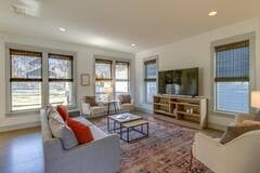 1204 8th St, Nashville, TN 37207