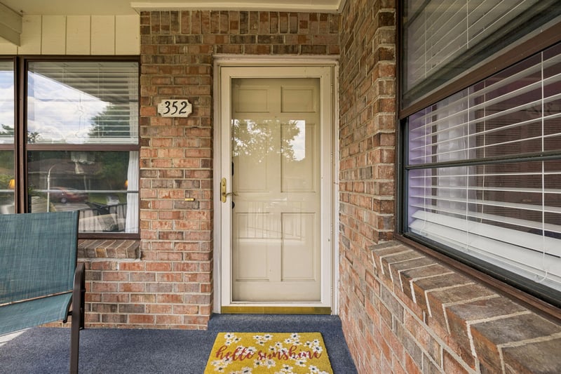 352 Deer Lake Dr, Nashville, TN 37221