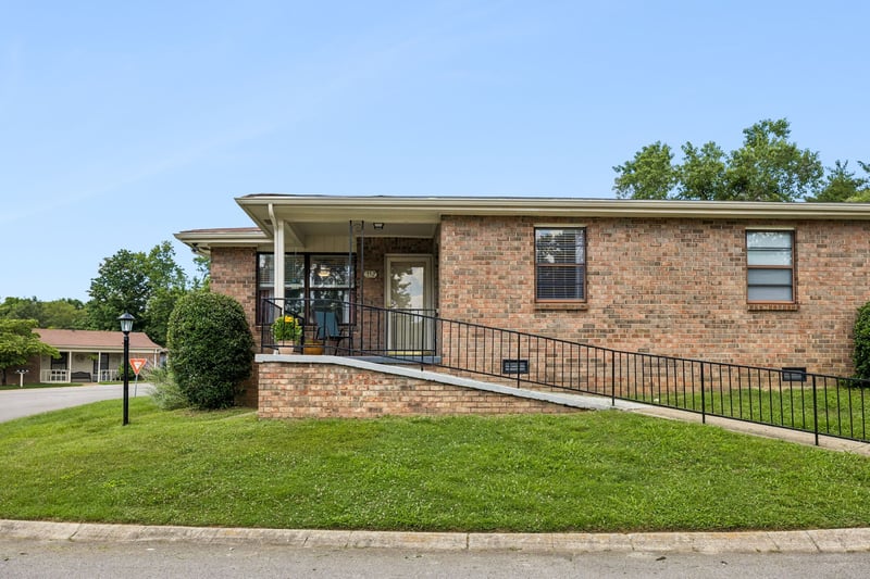352 Deer Lake Dr, Nashville, TN 37221