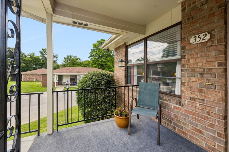 352 Deer Lake Dr, Nashville, TN 37221