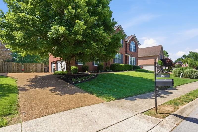 108 Crooked Creek Ln, Hendersonville, TN 37075