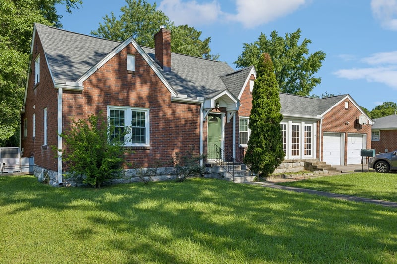 312 Castle Heights Ave, Lebanon, TN 37087