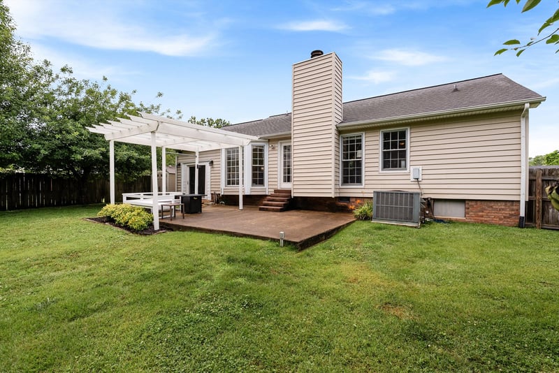 937 Harpeth Bend Dr, Nashville, TN 37221