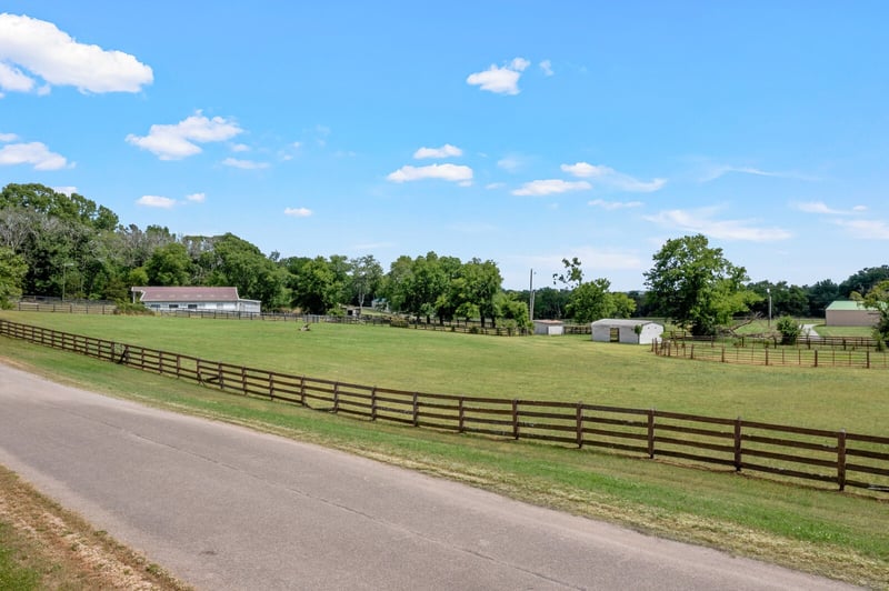 105 Pineywood Acres Dr, Madison, TN 37115