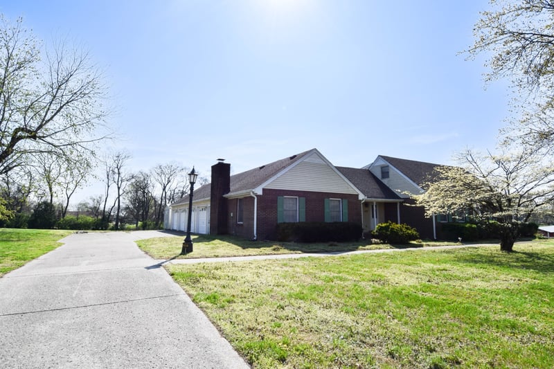 1059 Robertson Rd, Gallatin, TN 37066