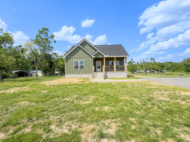 181 Rock House Hollow Rd, Bethpage, TN 37022