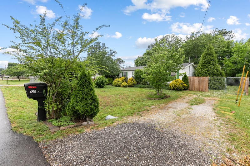225 Nowlin Dr, Columbia, TN 38401