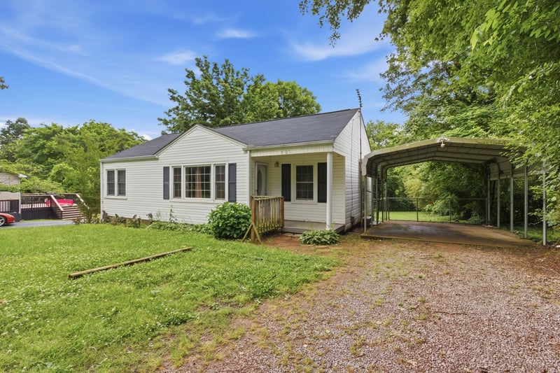 807 W 9th St, Columbia, TN 38401