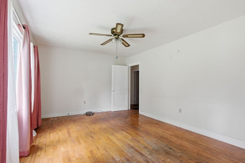 807 W 9th St, Columbia, TN 38401