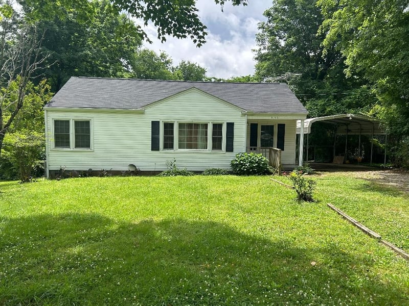 807 W 9th St, Columbia, TN 38401