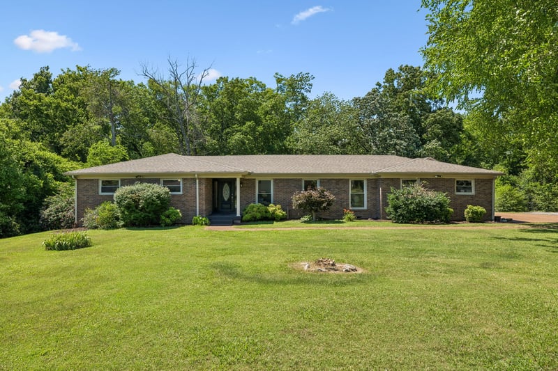 216 Bartonwood Dr, Lebanon, TN 37087