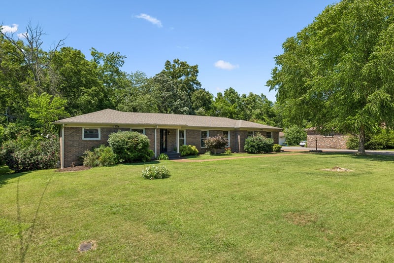216 Bartonwood Dr, Lebanon, TN 37087