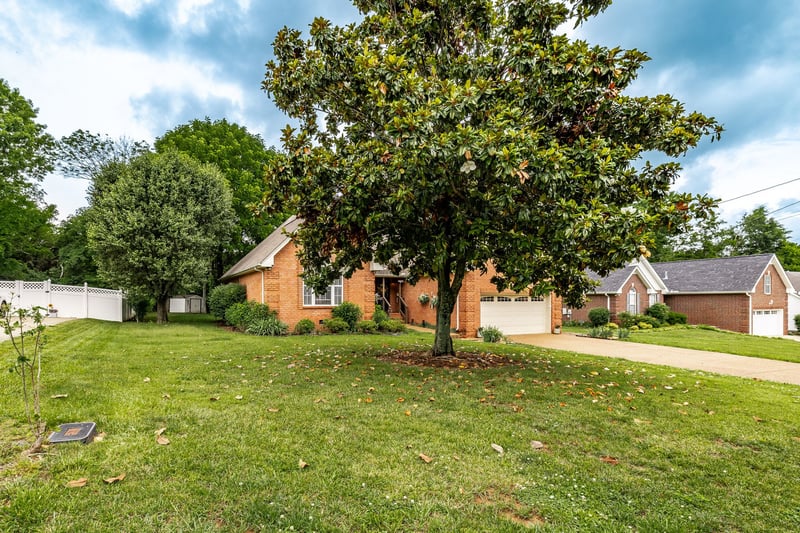 124 W Braxton Ln, Hendersonville, TN 37075
