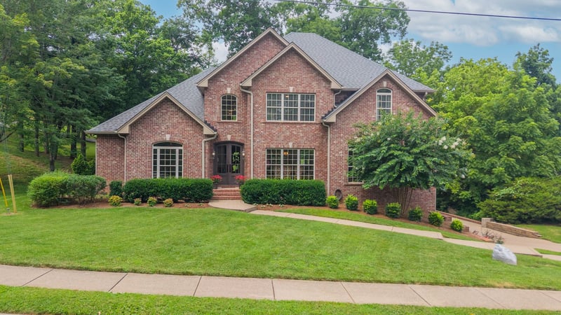 127 Country Hills Dr, Hendersonville, TN 37075