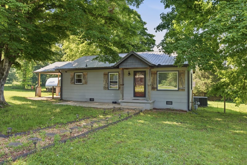 3965 Highway 70 , Dickson, TN 37055