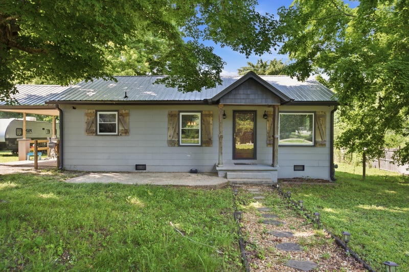 3965 Highway 70 , Dickson, TN 37055