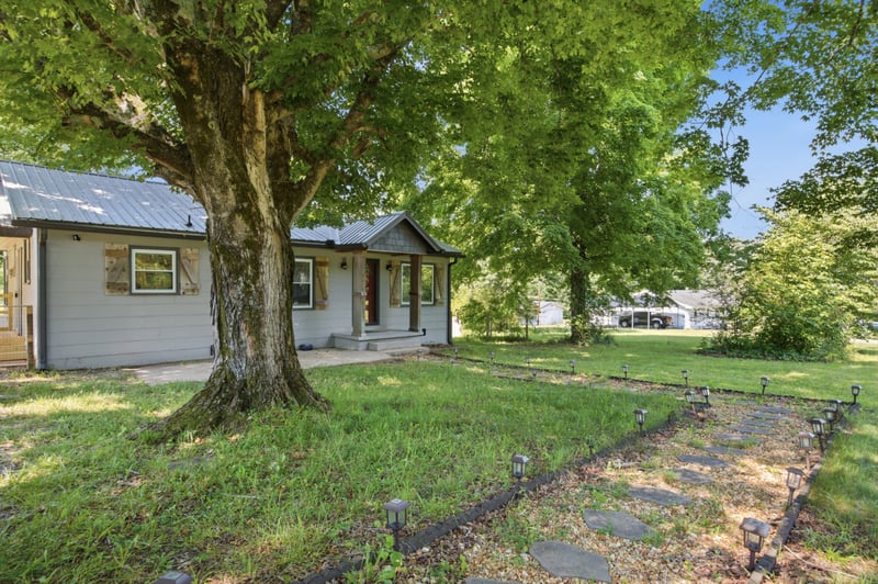 3965 Highway 70 , Dickson, TN 37055