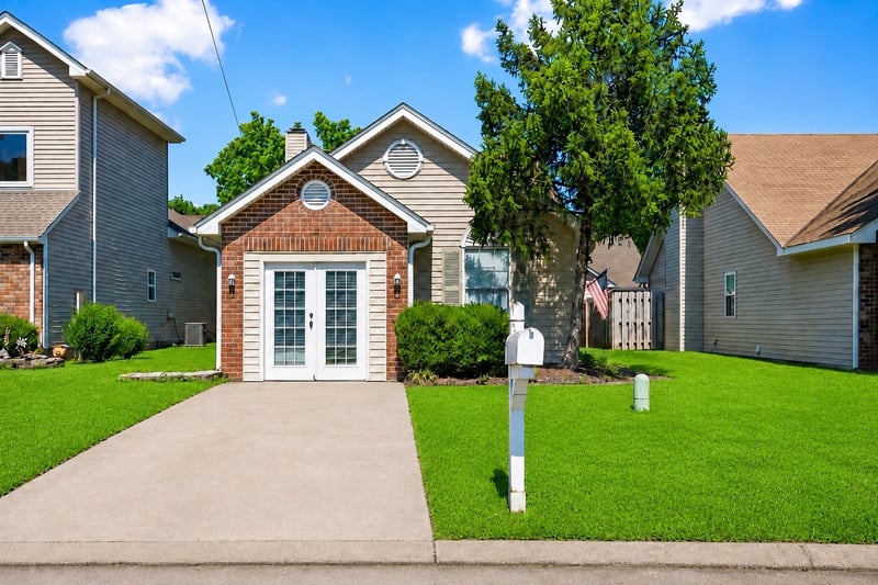 1006 Valley Dr, Goodlettsville, TN 37072