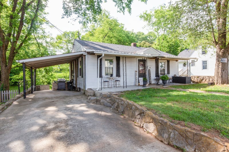 2006 Thomas Ave, Columbia, TN 38401