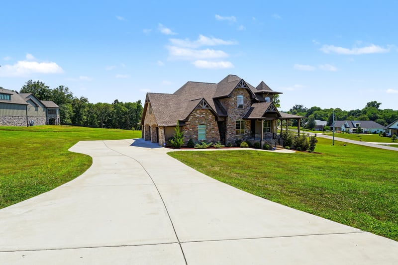 1043 Emerald Valley Dr, Castalian Springs, TN 37031