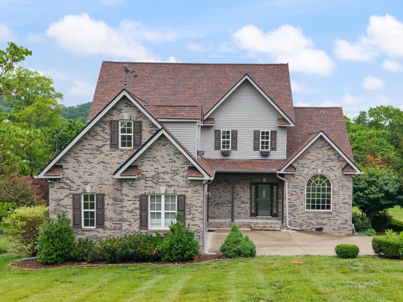 2216 Twin Peaks Ct, Spring Hill, TN 37174