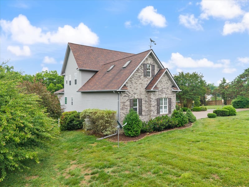 2216 Twin Peaks Ct, Spring Hill, TN 37174