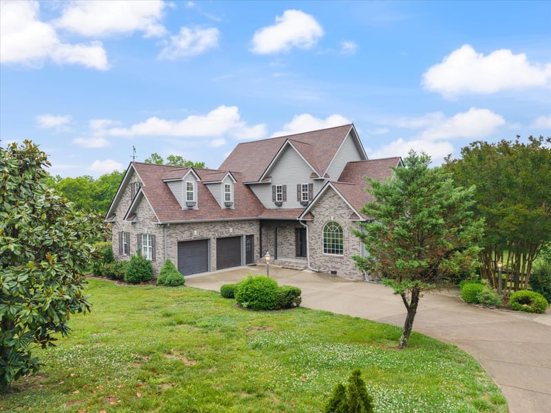 2216 Twin Peaks Ct, Spring Hill, TN 37174