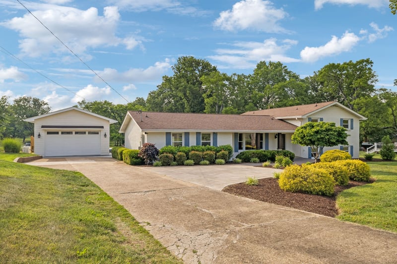 192 Cherokee Rd, Hendersonville, TN 37075