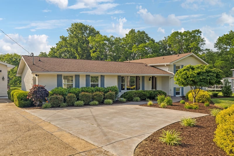 192 Cherokee Rd, Hendersonville, TN 37075