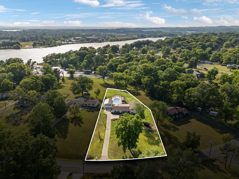 192 Cherokee Rd, Hendersonville, TN 37075