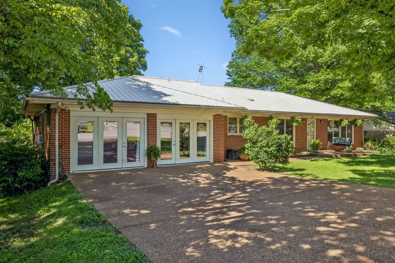 1082 Rolling Fields Cir, Columbia, TN 38401