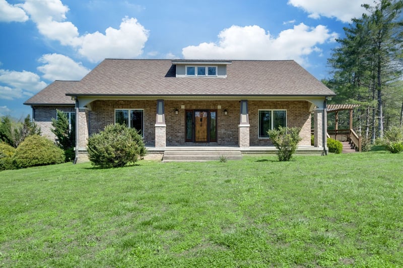 1249 White Rd, Bon Aqua, TN 37025