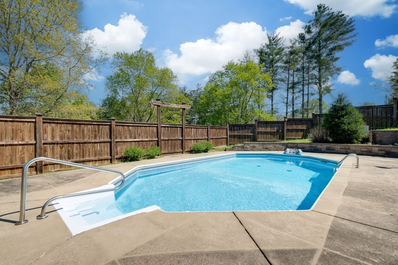 1249 White Rd, Bon Aqua, TN 37025