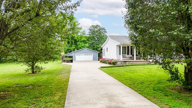 102 Printwood Dr, Dickson, TN 37055
