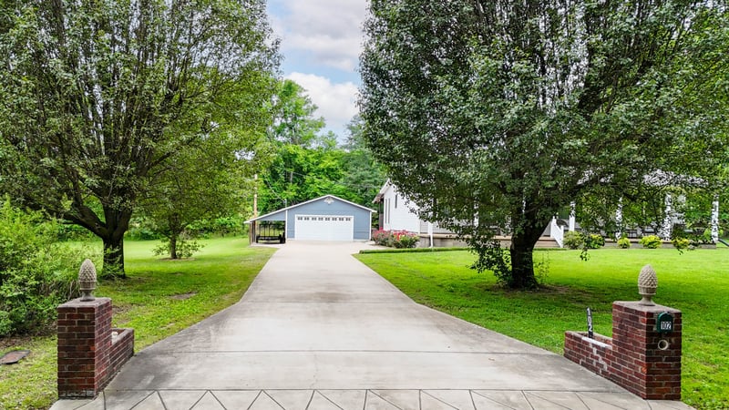 102 Printwood Dr, Dickson, TN 37055