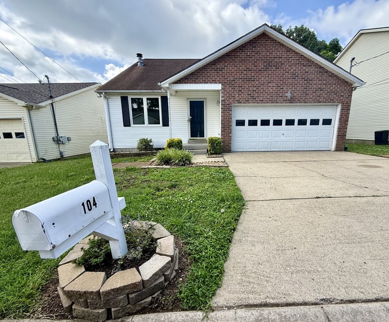 104 Edgehill Ln, Hendersonville, TN 37075