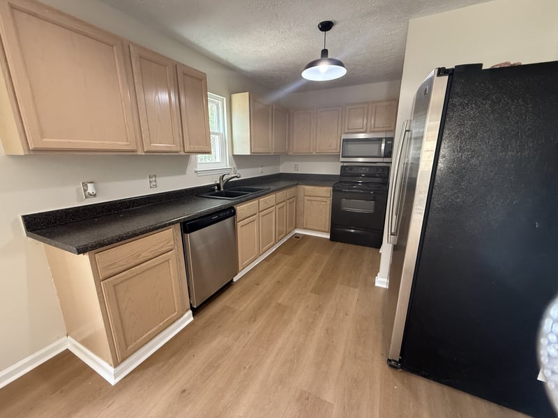 104 Edgehill Ln, Hendersonville, TN 37075